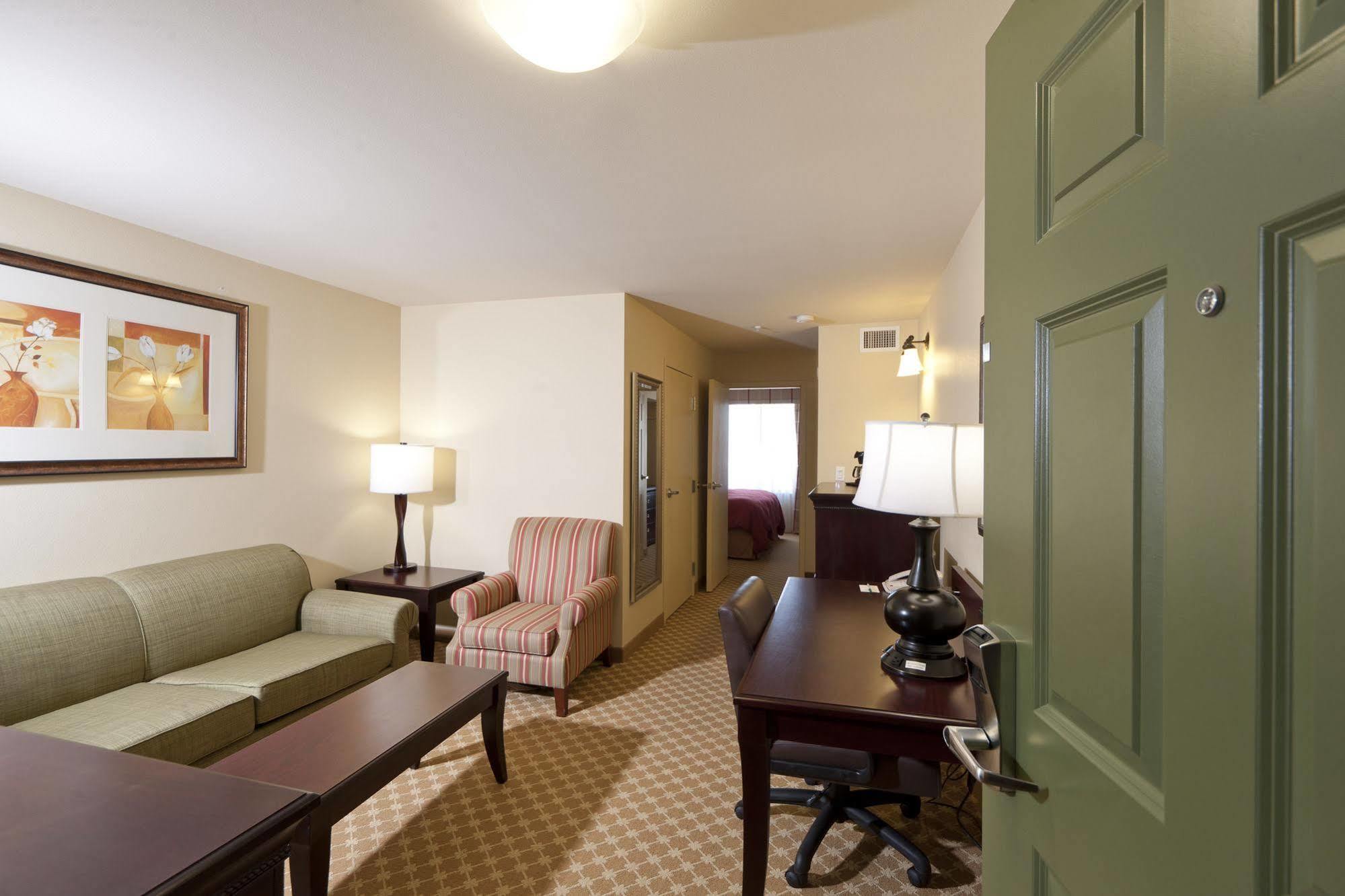 Holiday Inn & Suites - Barstow, An Ihg Hotel Room photo